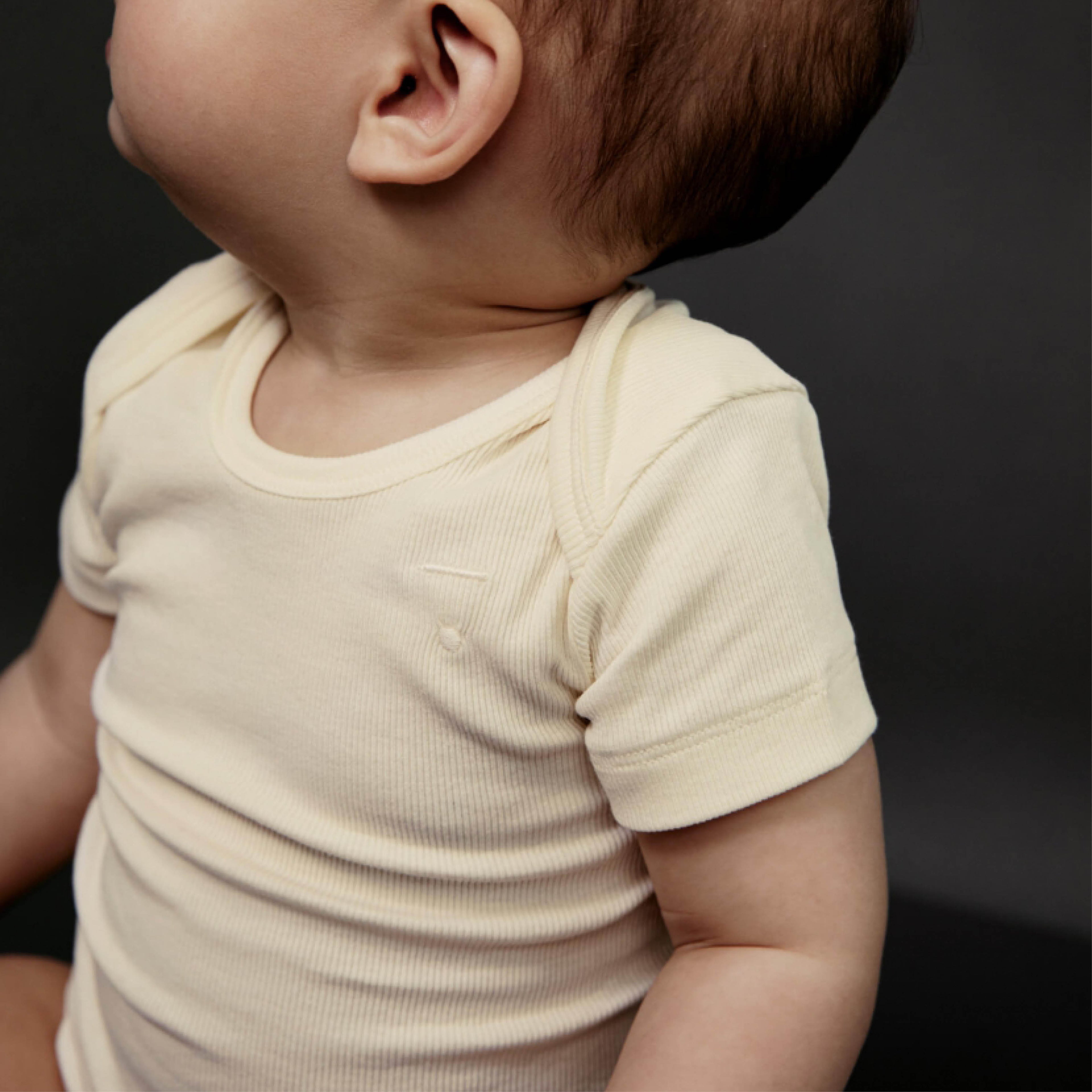 Kurzärmliges Baby Body Set in cream