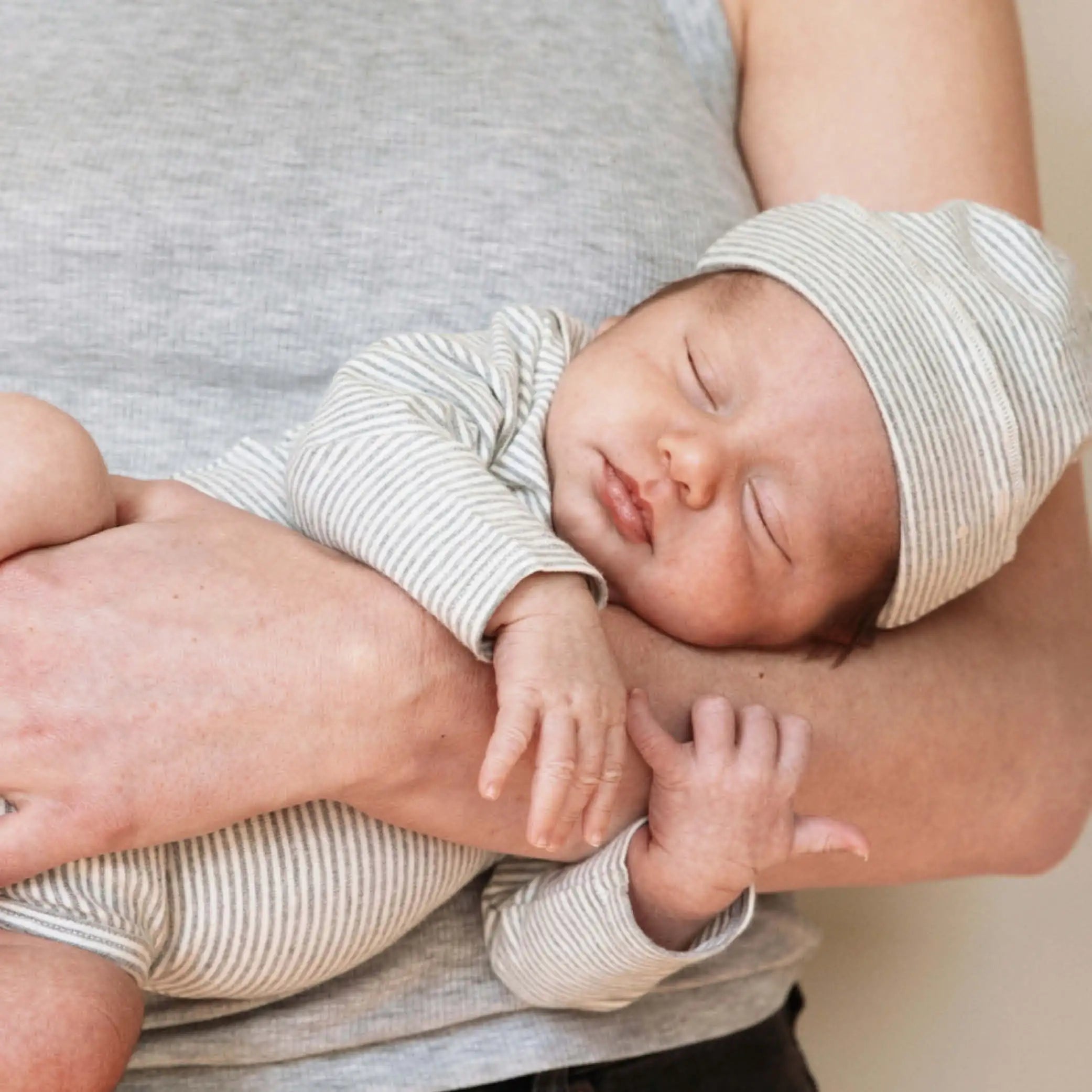 Langärmliger Baby Body in grey melange/cream