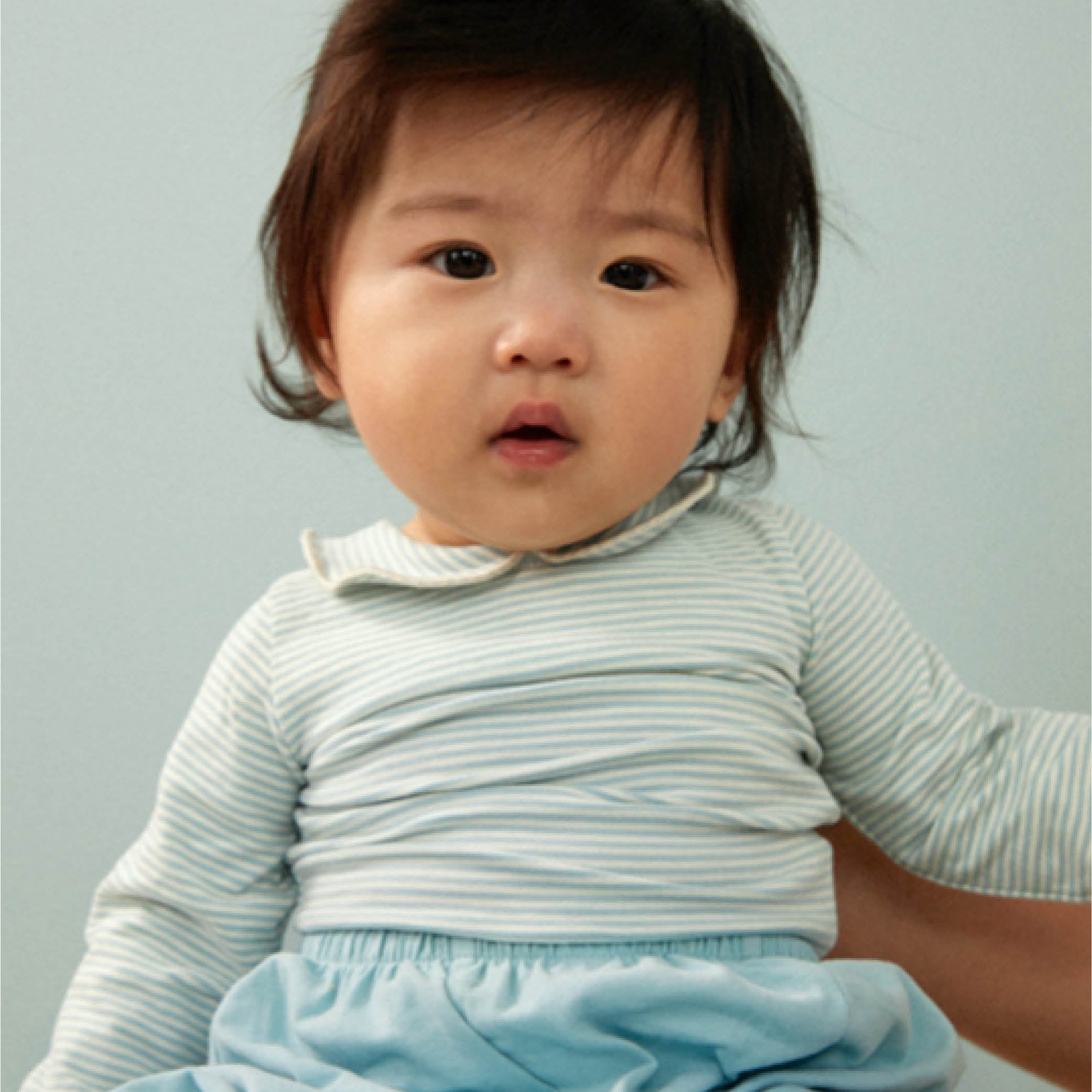 Baby Body mit Kragen in sky/cream