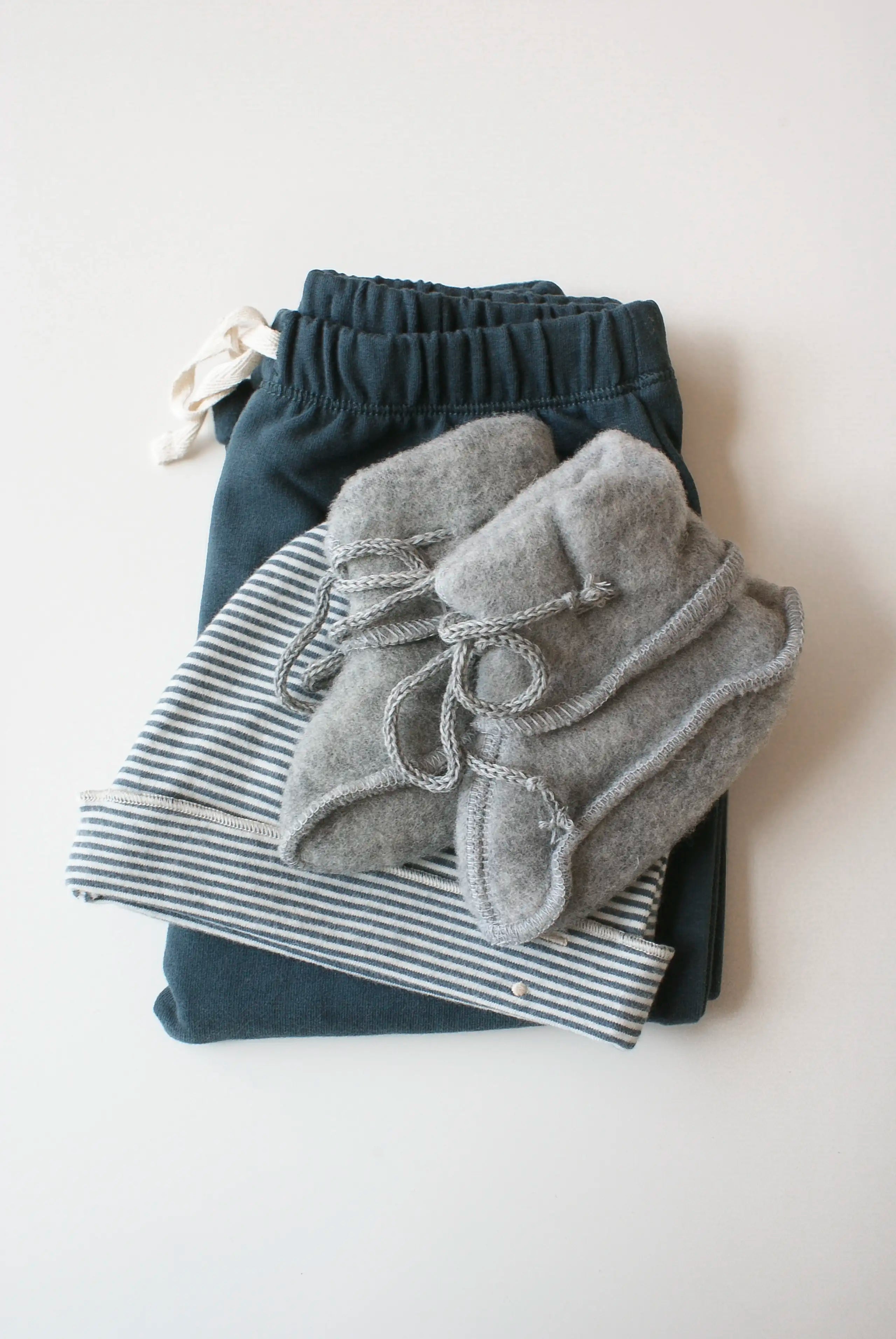 Baby Schühchen aus Wolle in gray melange