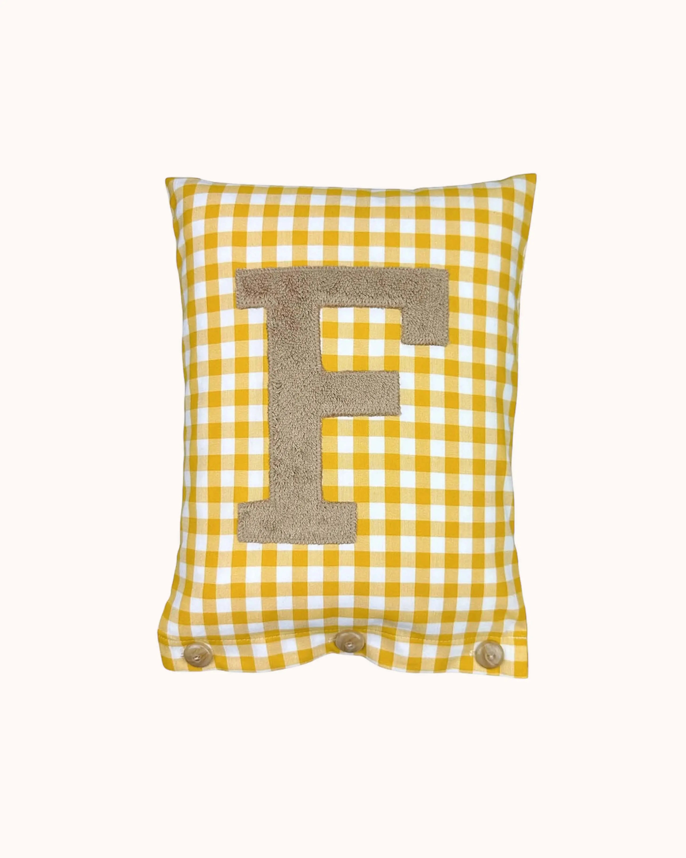 Buchstabenkissen Dunkelbeige auf gelb Vichykaro