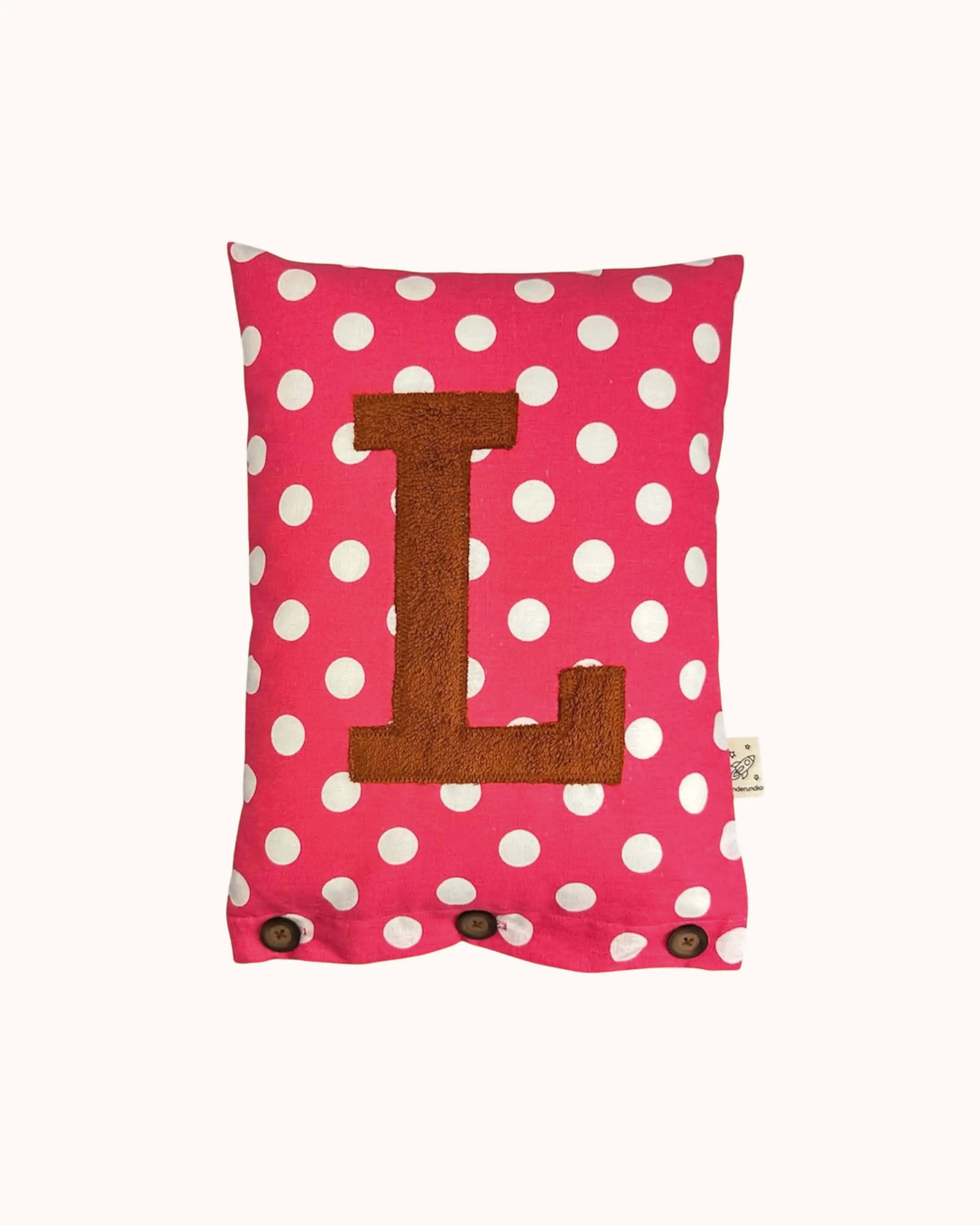 Buchstabenkissen L – Braun auf Dunkelpink mit weißen Punkten