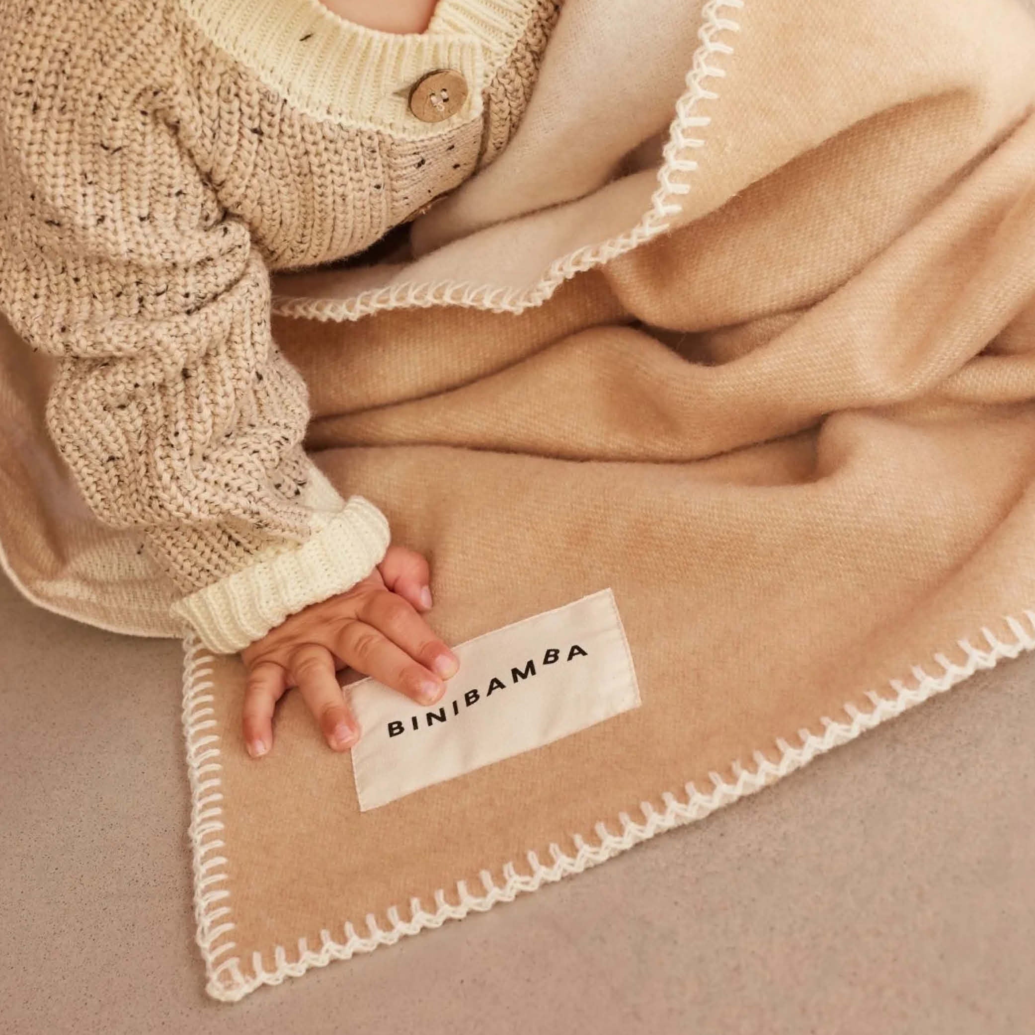 Babydecke aus Merinowolle in caramel/milk