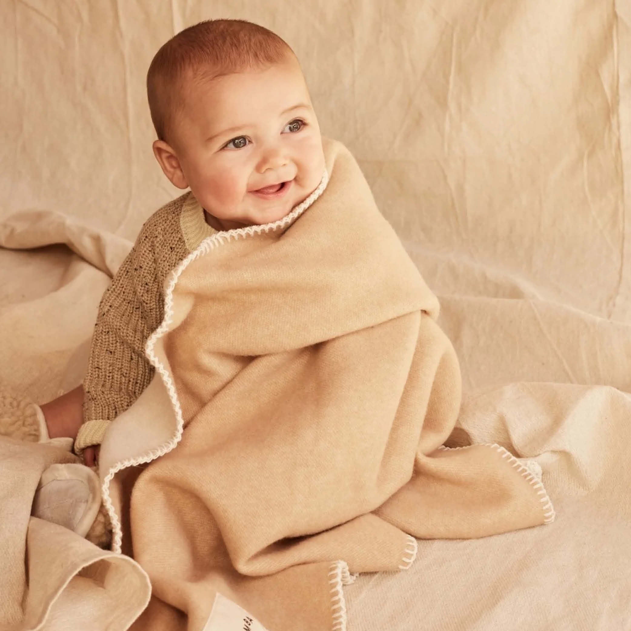 Babydecke aus Merinowolle in caramel/milk