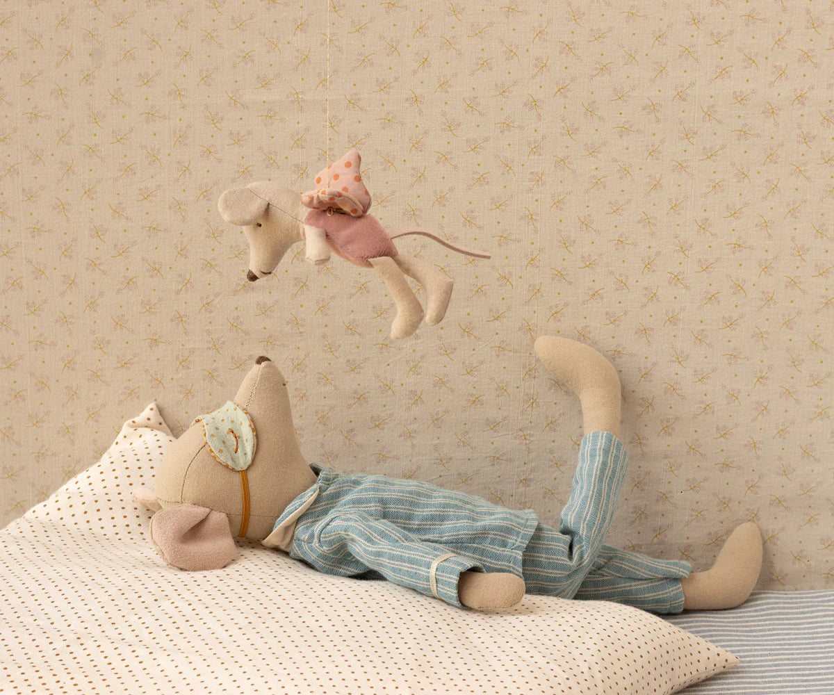 Little Sister Fairy Mouse in rose