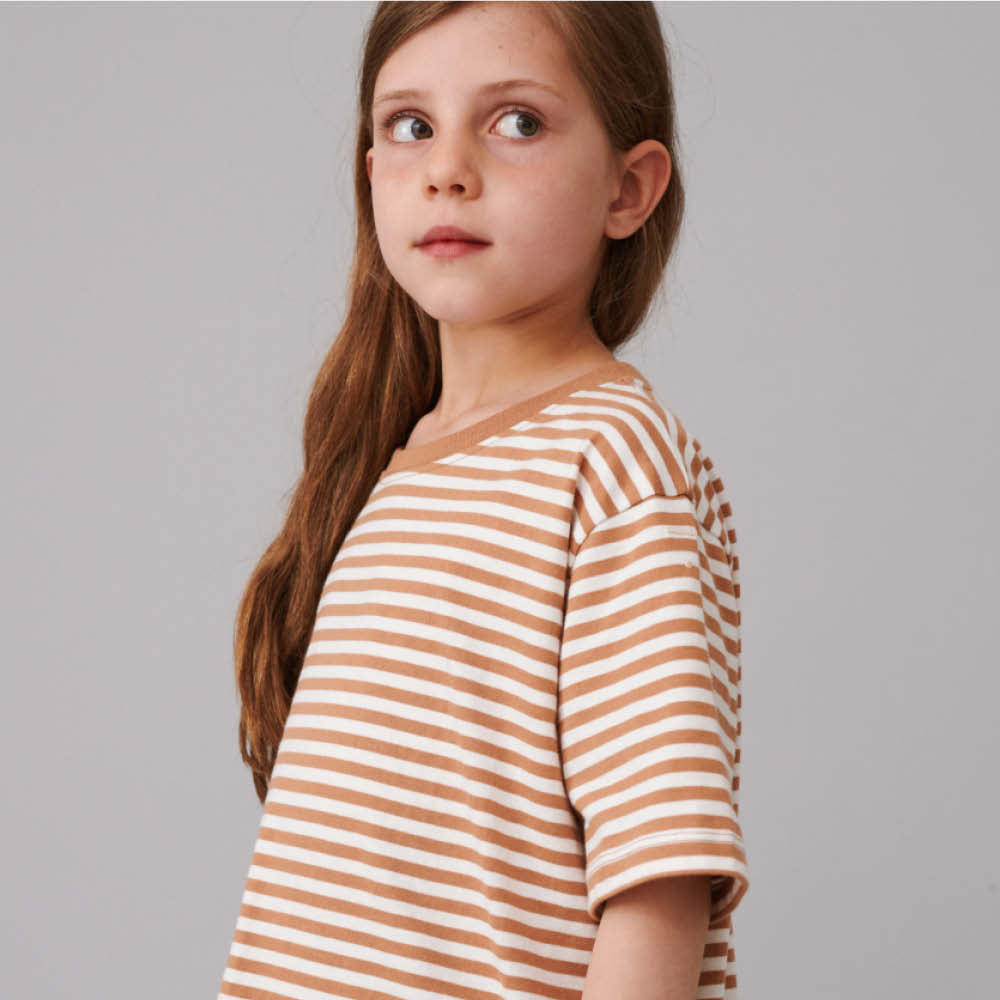 Kurzärmliges oversized T-Shirt in biscuit/off-white