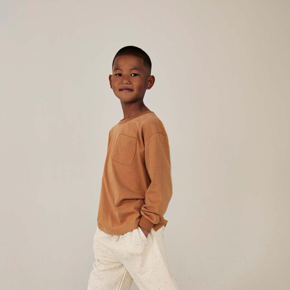 Long-sleeved T-Shirt with front pocket in biscuit