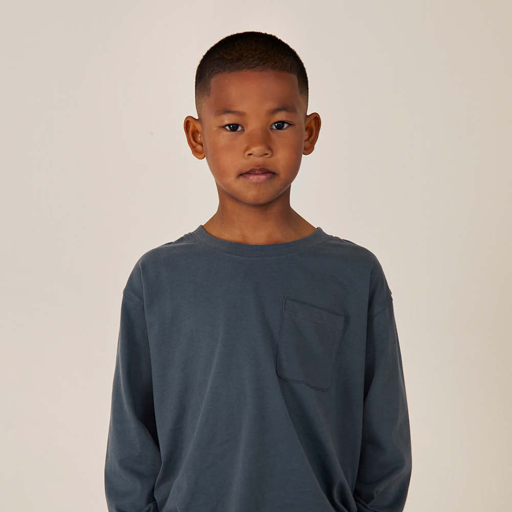 Long-sleeved T-Shirt with front pocket in blue grey