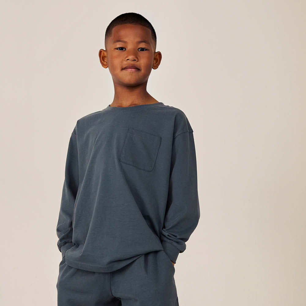 Long-sleeved T-Shirt with front pocket in blue grey