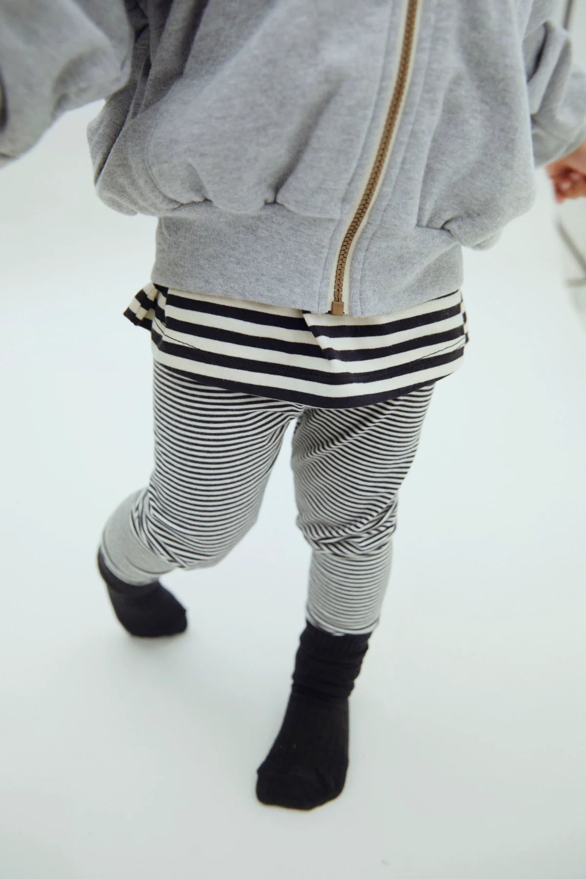 Leggings in nearly black/cream