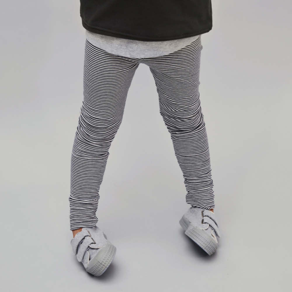 Leggings in nearly black/cream