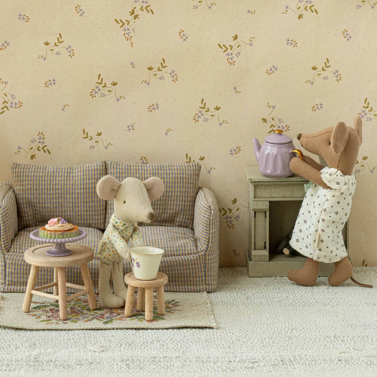 Mice Fireplace in off-white