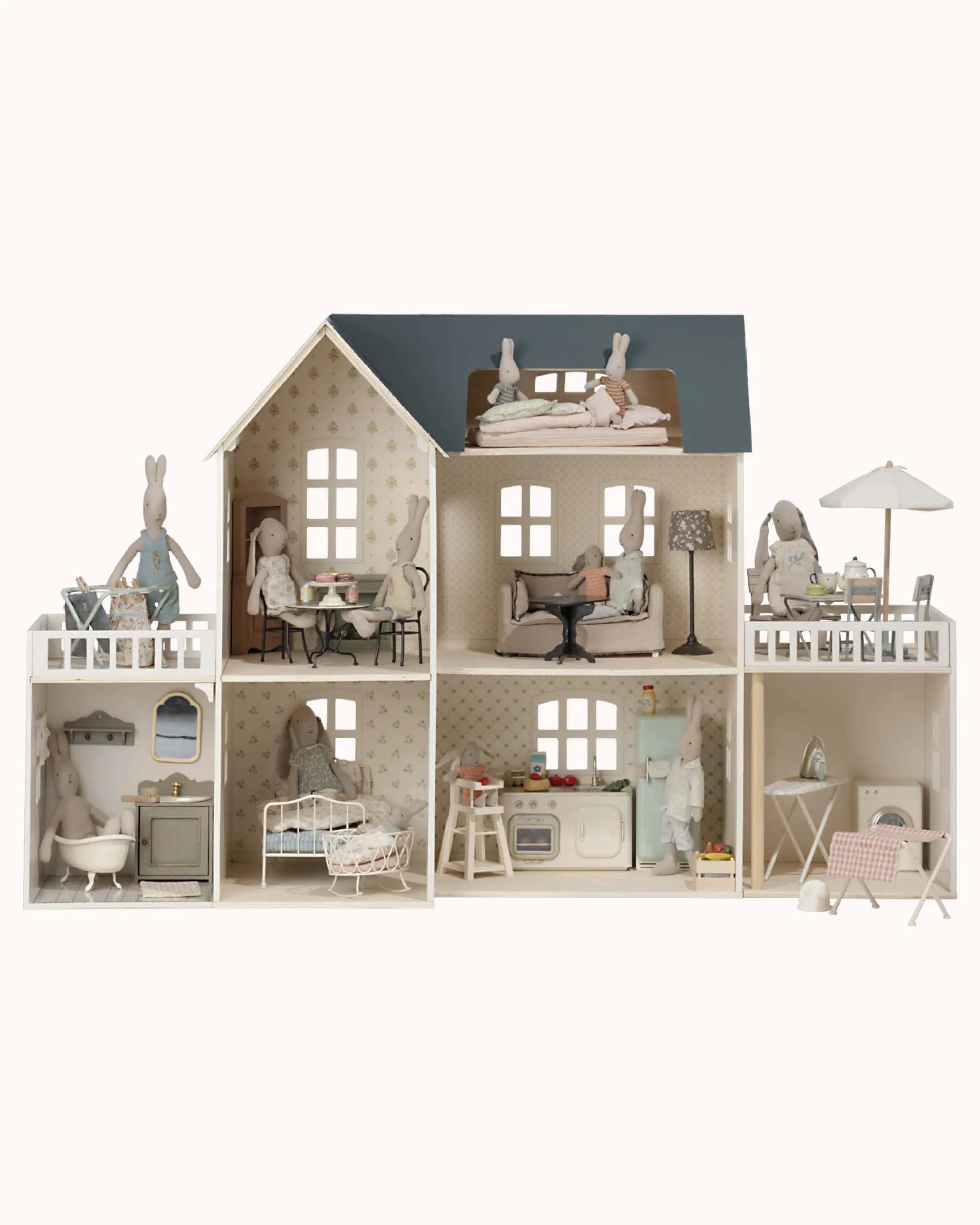 The big Miniature Dollhouse with Wallpaper