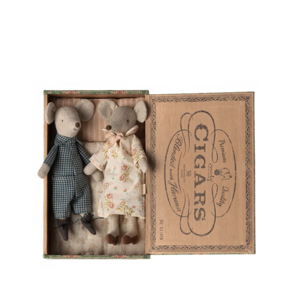 Grandma & Grandpa Mouse in Cigar Box