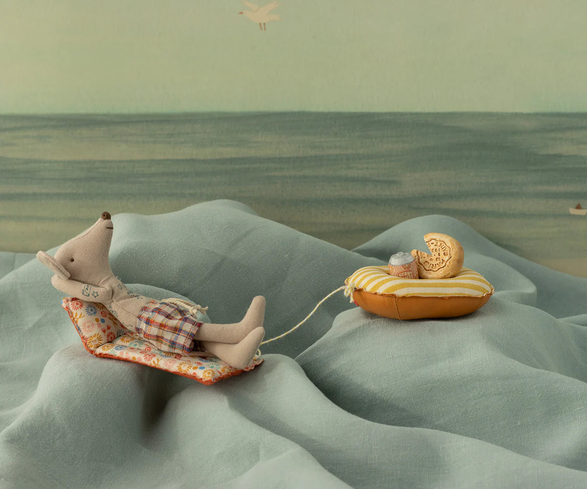 Dad Beach Mouse with Air Mattress