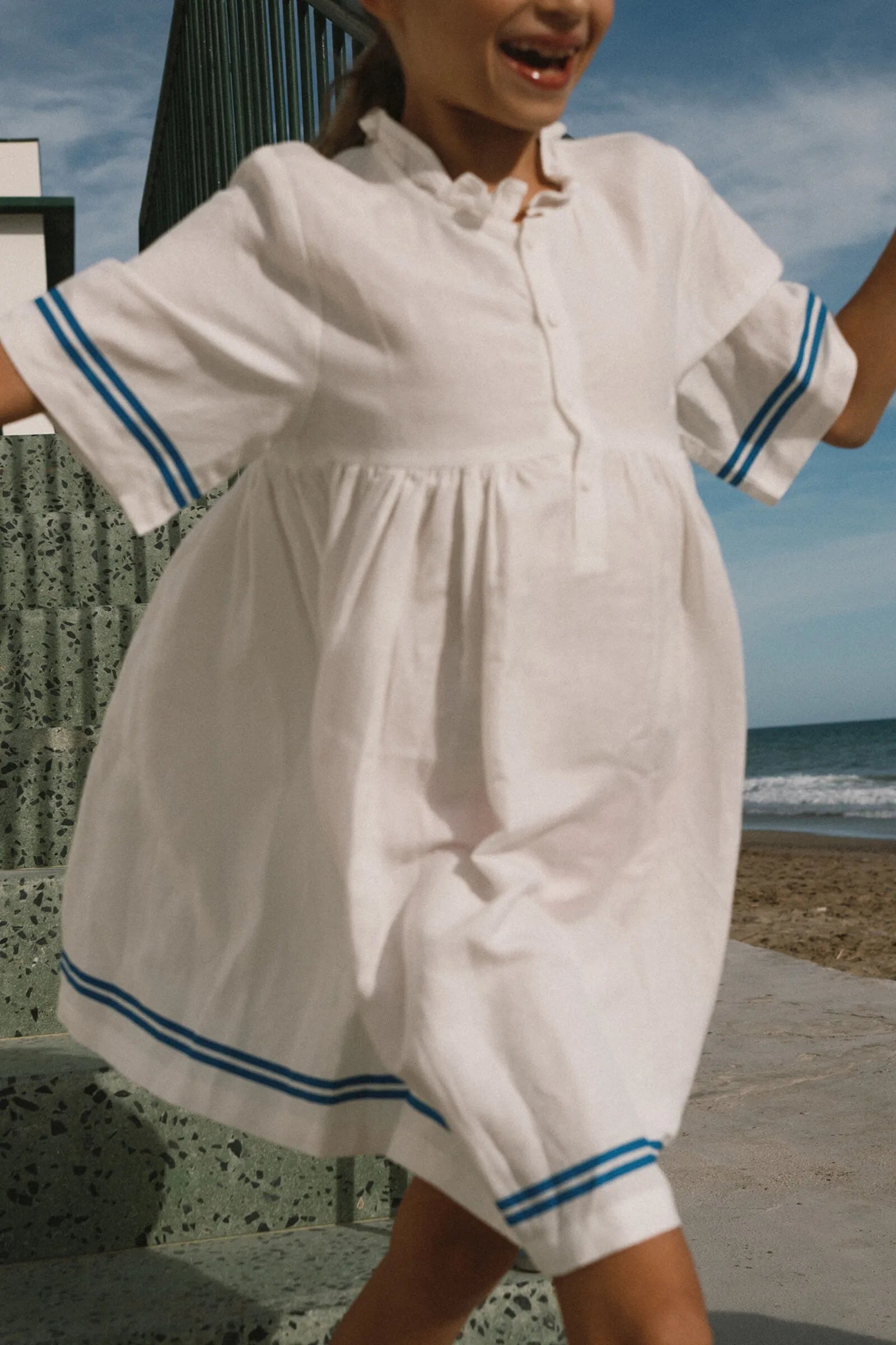 Gestreiftes Rüschenkleid