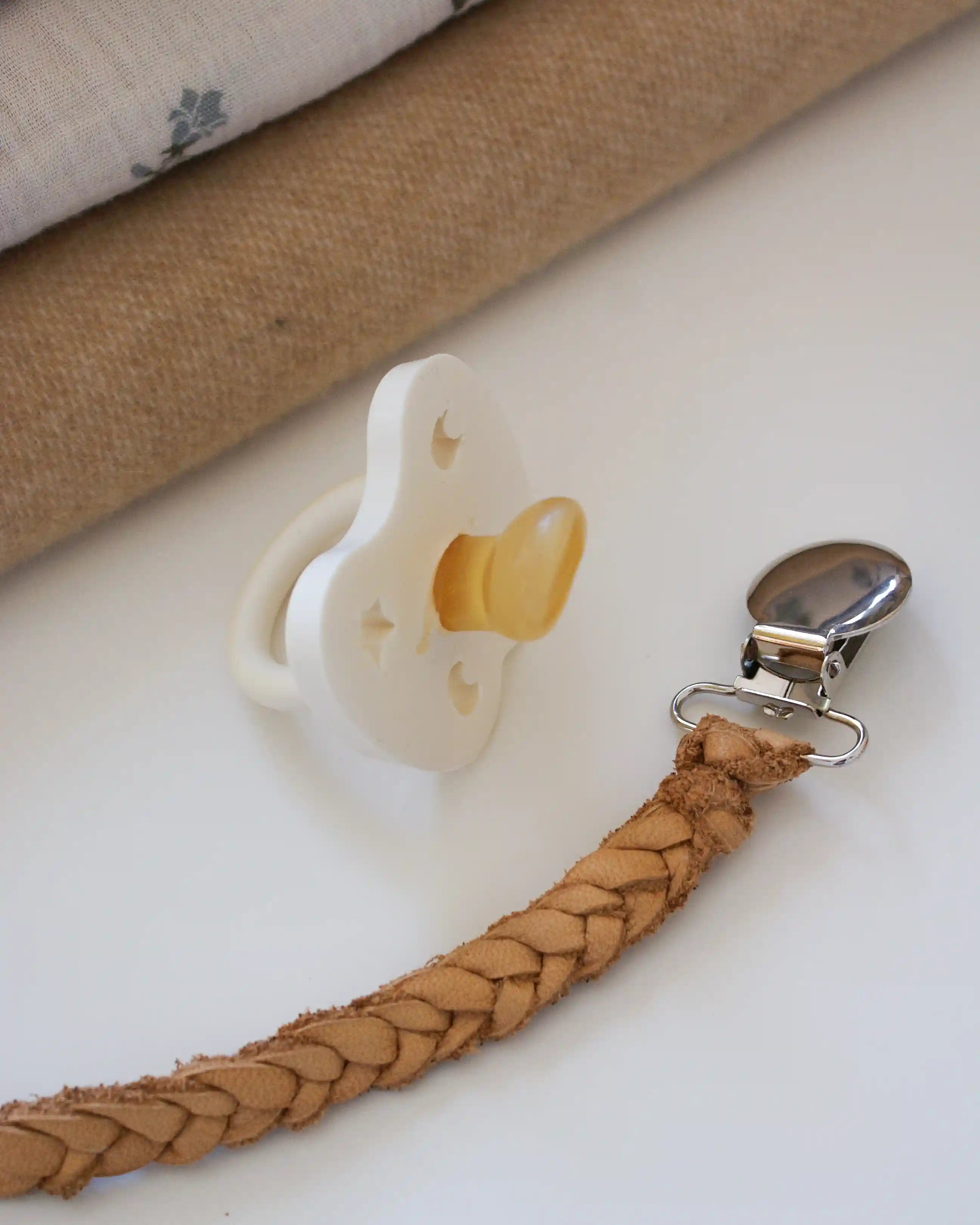 Pacifier Set in milky white