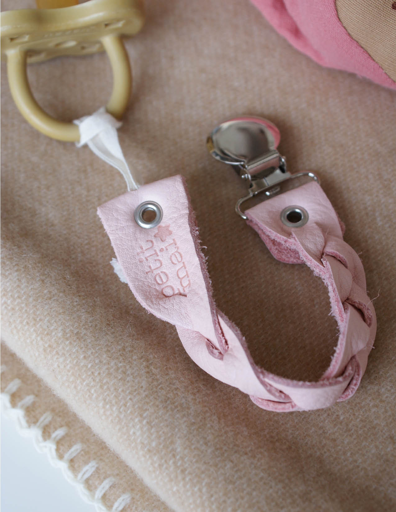 Schnullerband Braid in rosa