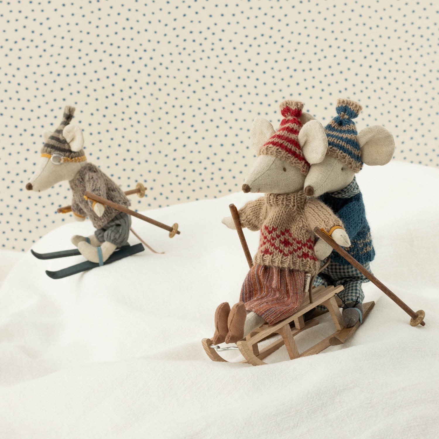 Knitted Sweater & Beanie for Mum Mouse