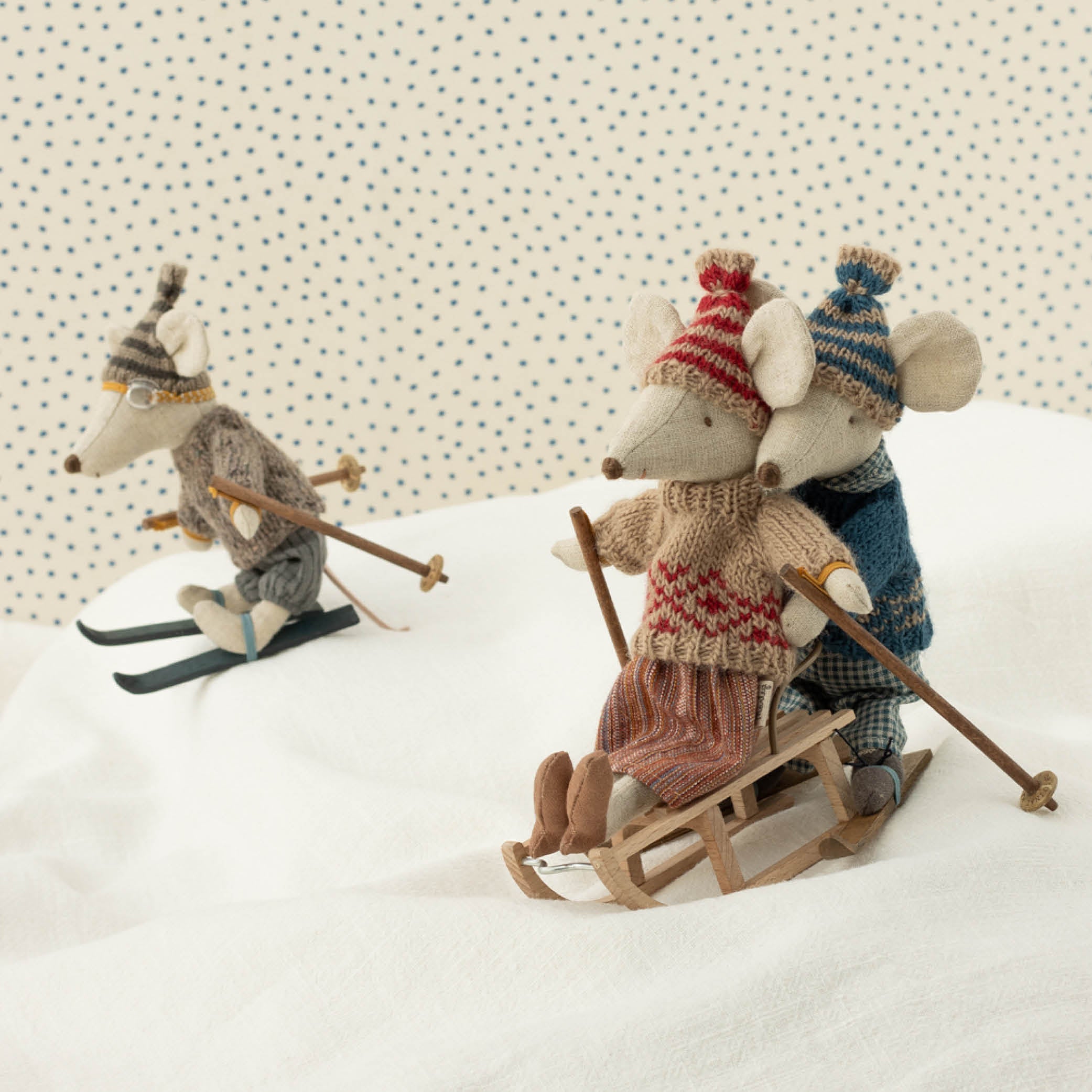 Knitted Sweater & Beanie for Mum Mouse