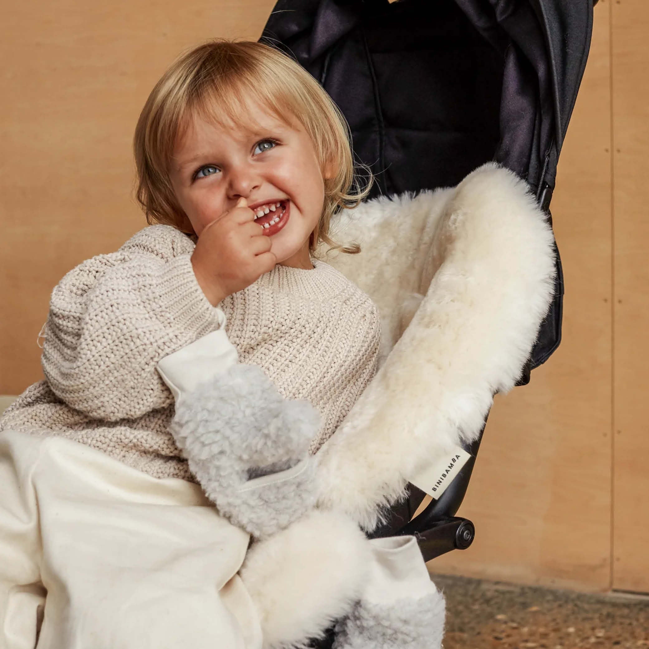 Baby Fäustlinge aus Merinowolle in cloud