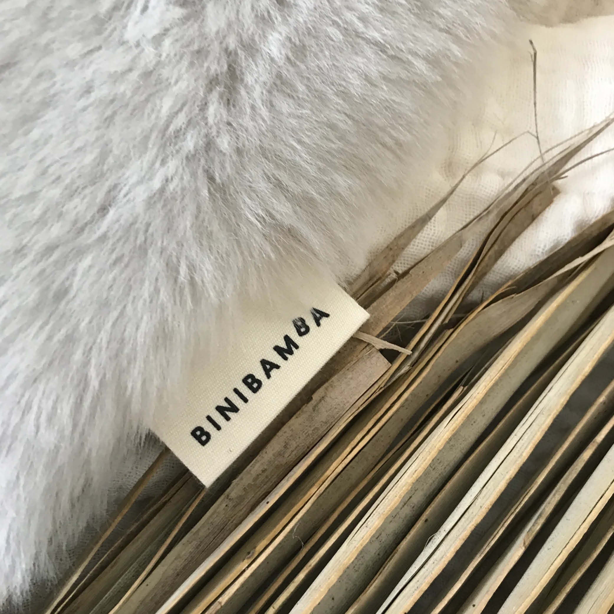 Snuggler Schaffell in moon