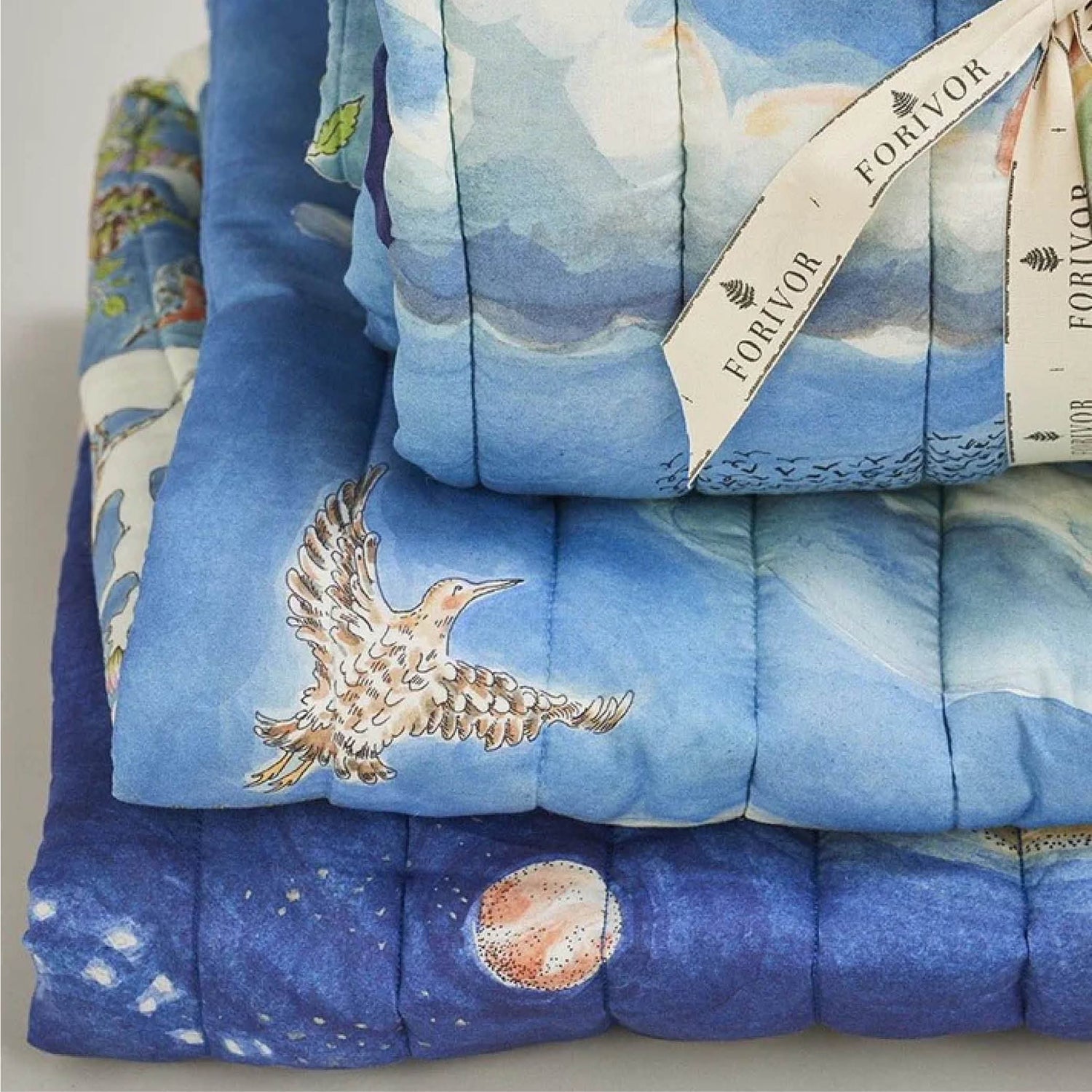 Reversible Quilted Blanket Space Above The Ground