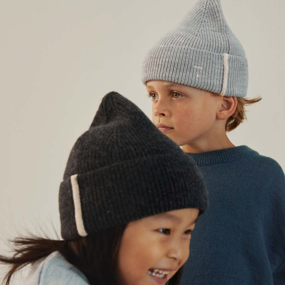 Beanie in nearly black