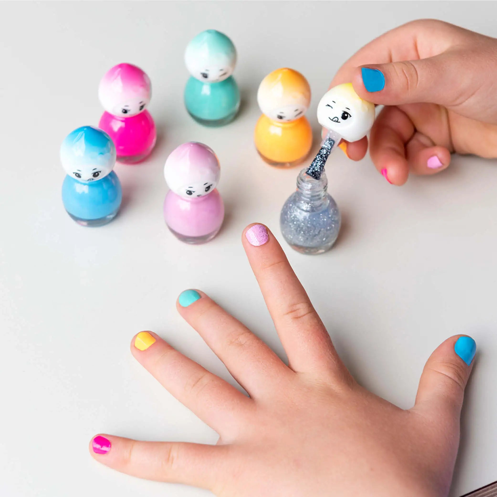 Kinder Nagellack Suki in silber Glitzer