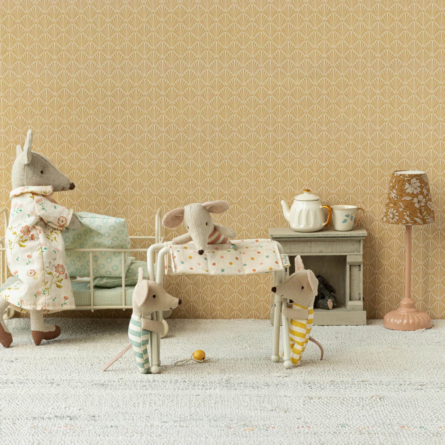 Mice Changing Table in white