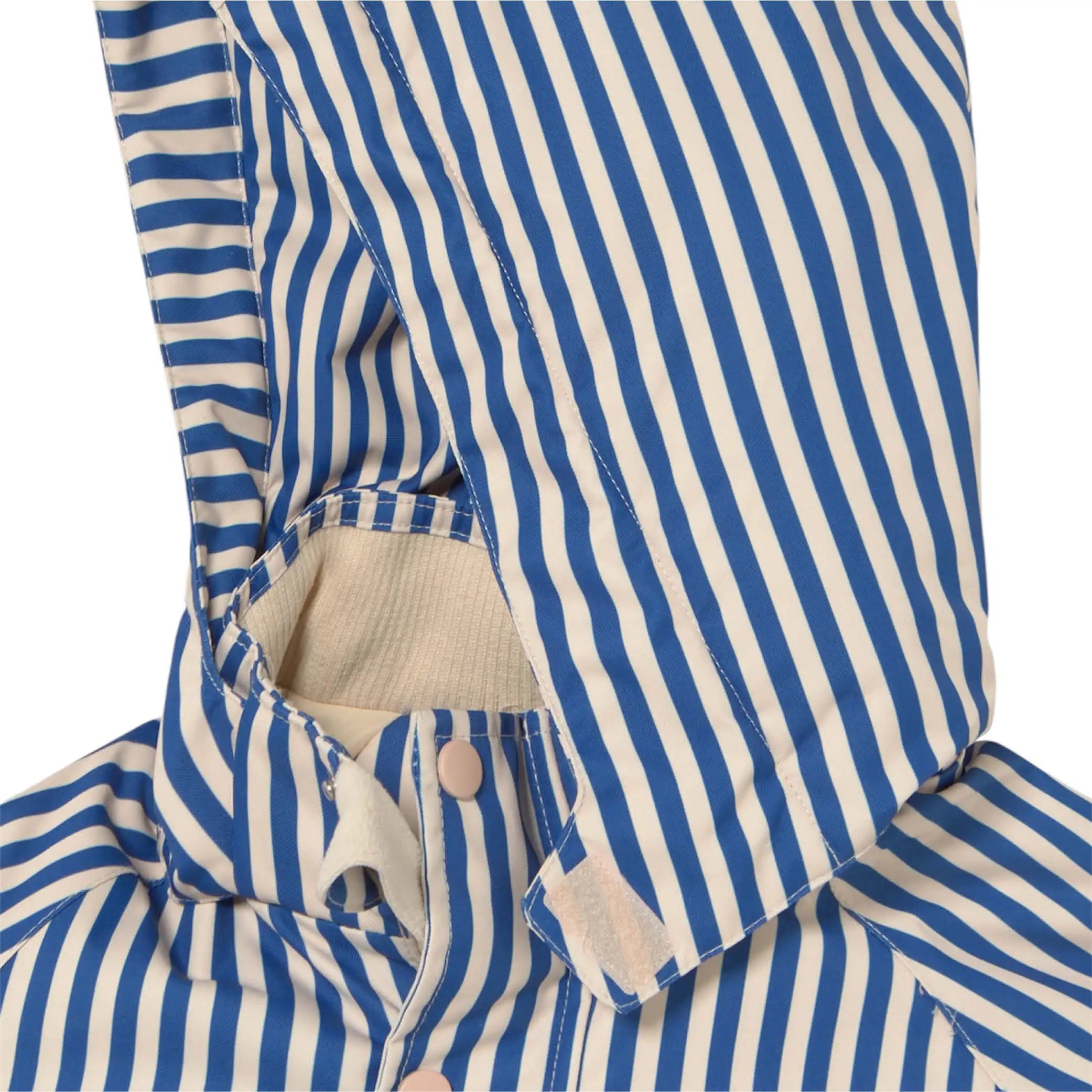 Schneejacke in blau gestreift