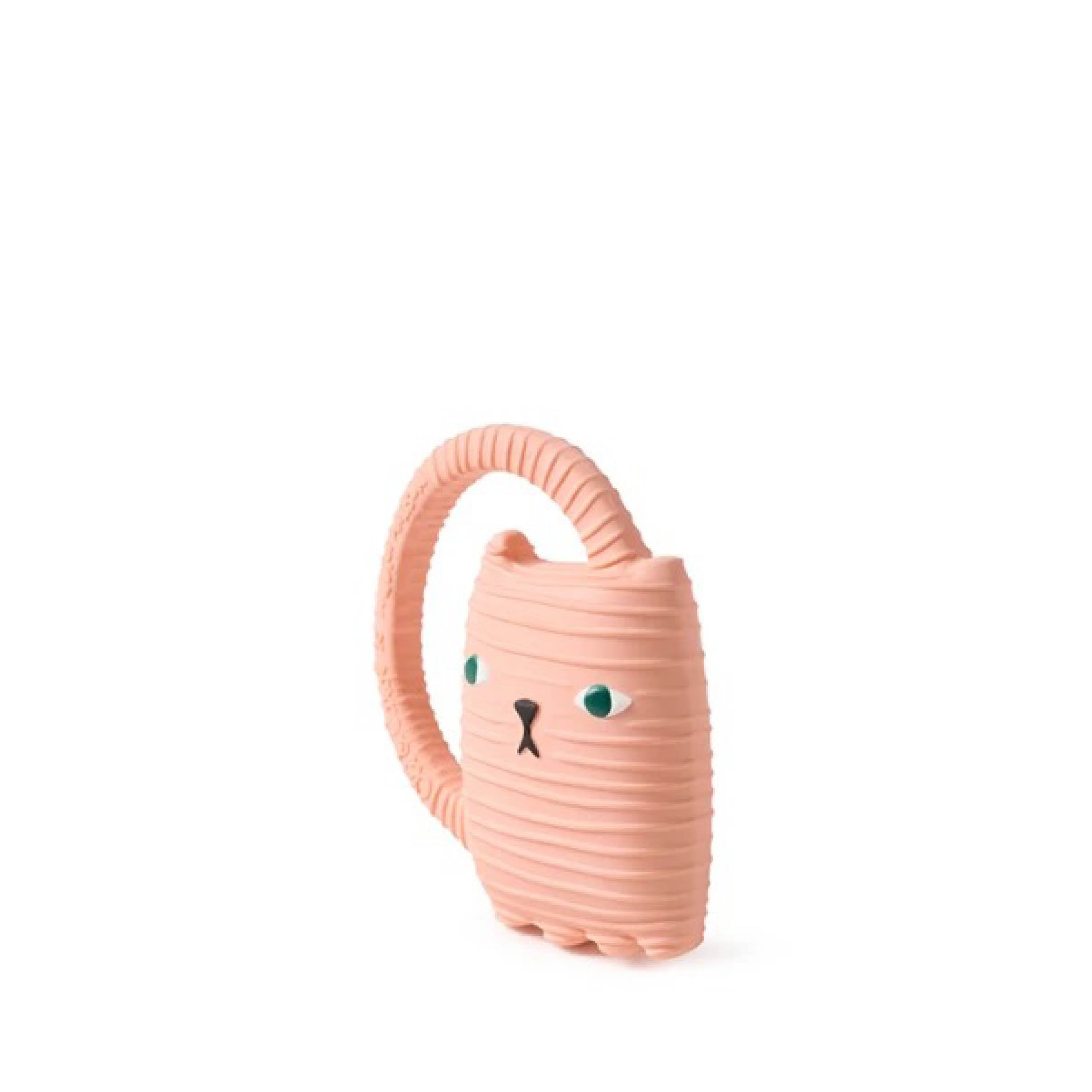 Baby Beißring Teether Oli & Carol x Donna Wilson Katze aus Naturkautschuk und von Hand bemalt mit speiseechten Farben - 100% natürlich von Oli und Carol bei kinder und konsorten Düsseldorf