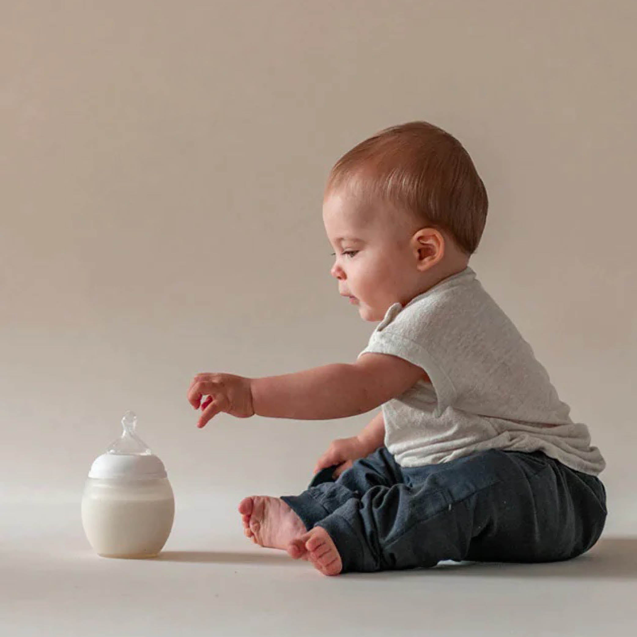 Baby und Neugeborene Antikolik Babyflasche in sand 150ml aus BPA frei medizinischem Silikon ohne Plastik von Elke bei kinder und konsorten düsseldorf
