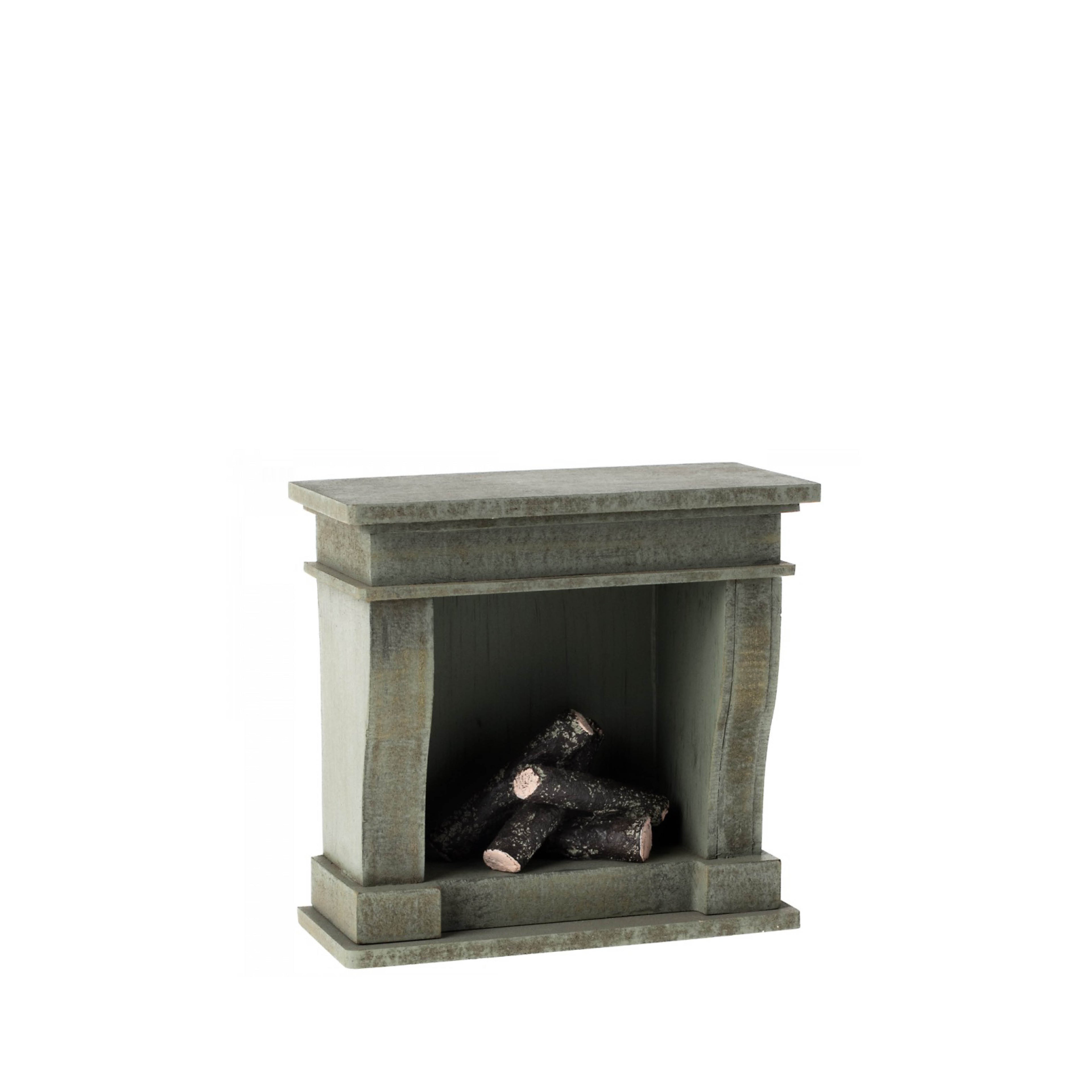 Teddy & Rabbit, fireplace