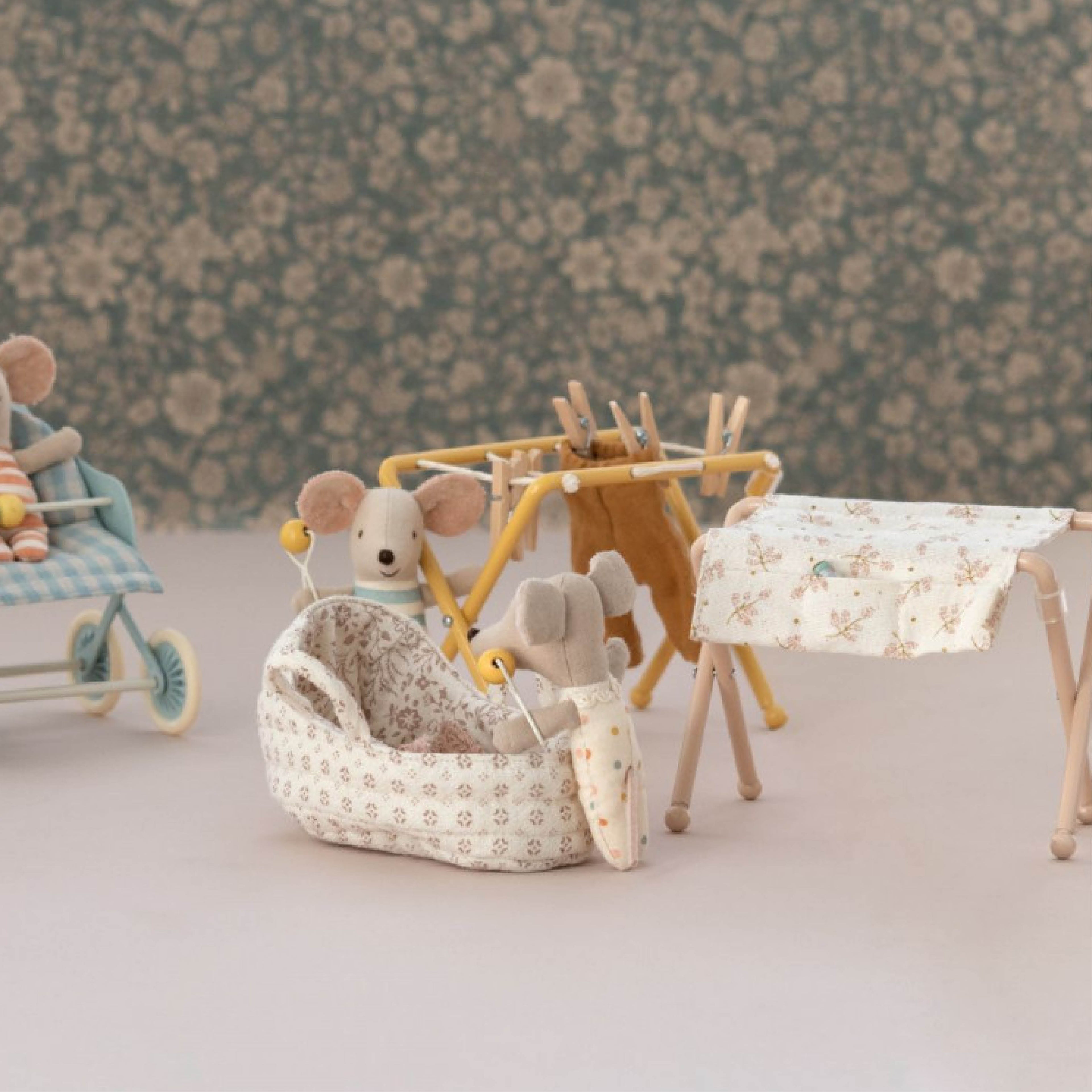Mice Drying rack with Clothespins