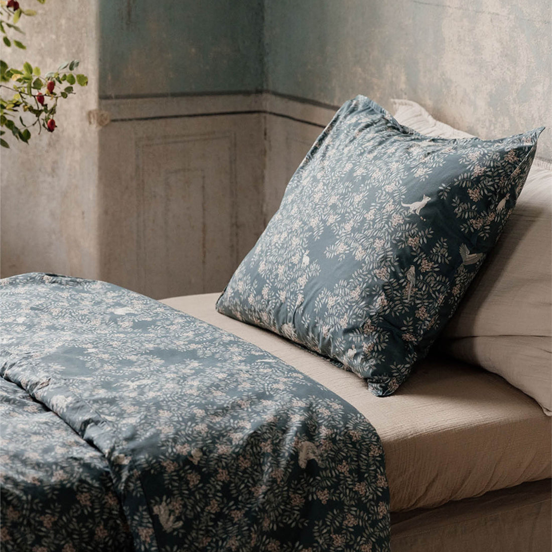 Percale Bed Set in fauna forest