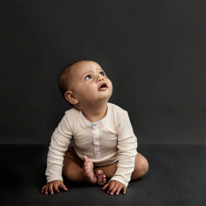 Long-sleeved Baby Body in cream