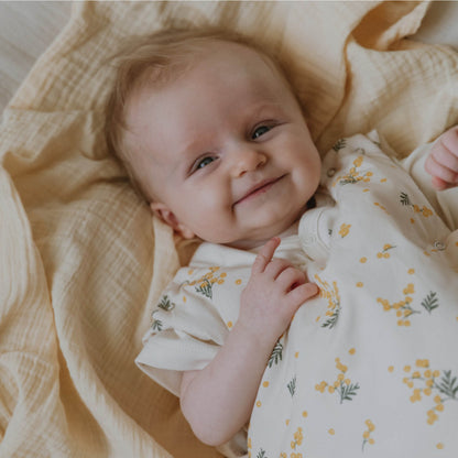 Baby und neugeborenen Schlafsack bis 9 Monate in mimosa von Garbo &amp; Friends aus weicher und qualitativ hochwertigen Bio Perkal Baumwolle bei kinder &amp; konsorten in Düsseldorf