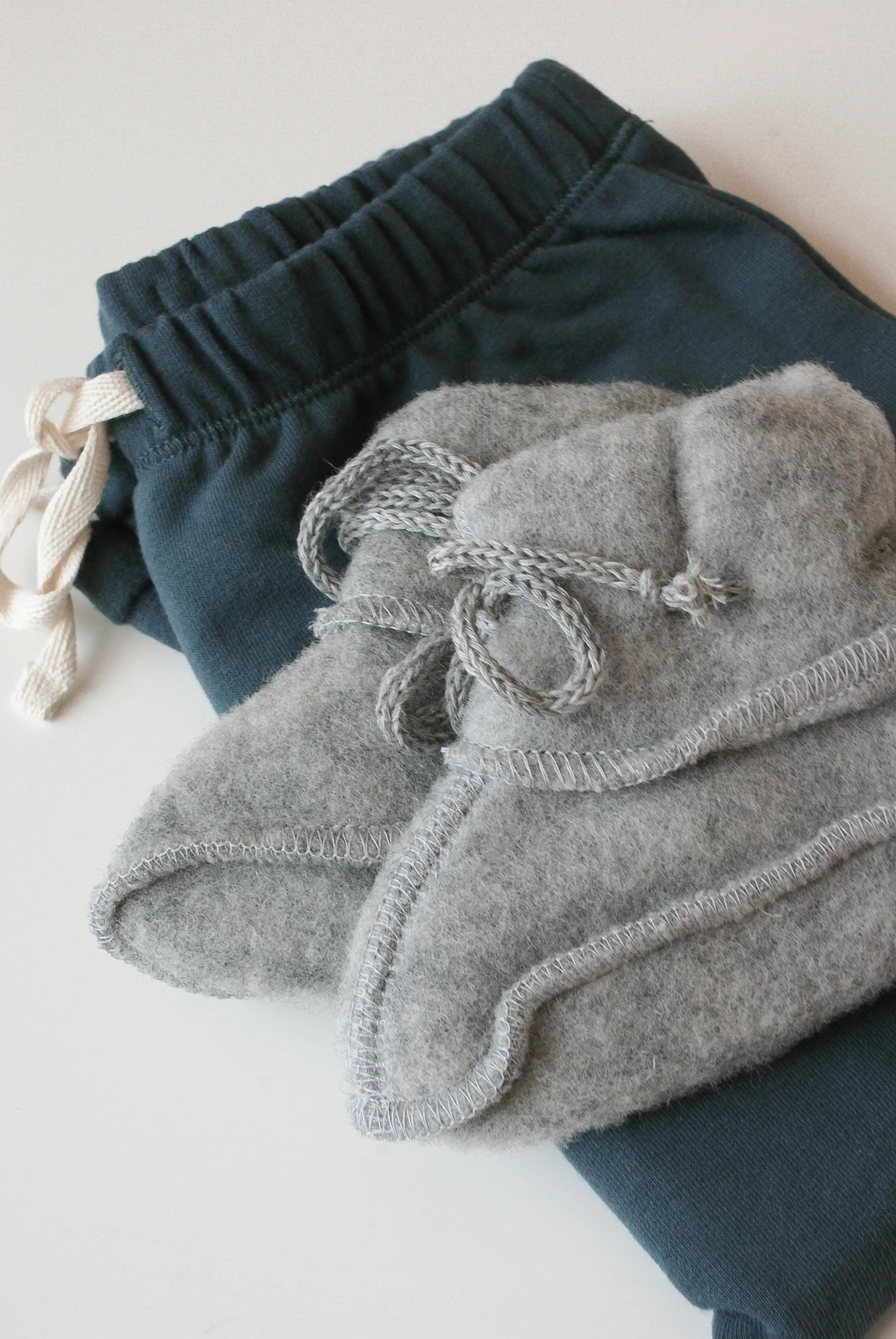 Baby Schühchen aus Wolle in gray melange