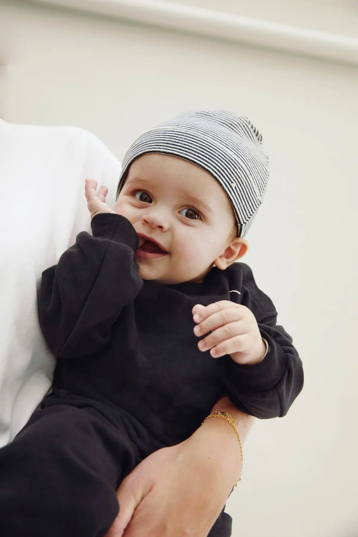 Baby Beanie in pirate black/cream