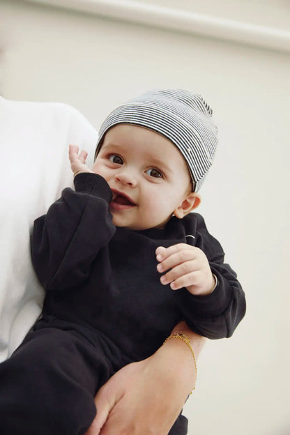 Baby Beanie in pirate black/cream