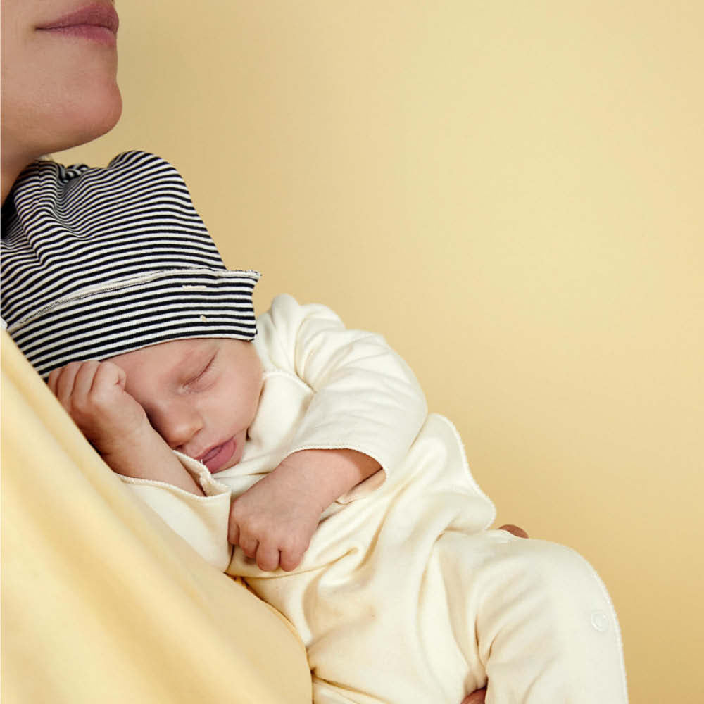 Grenouillère pour bébé couleur crème