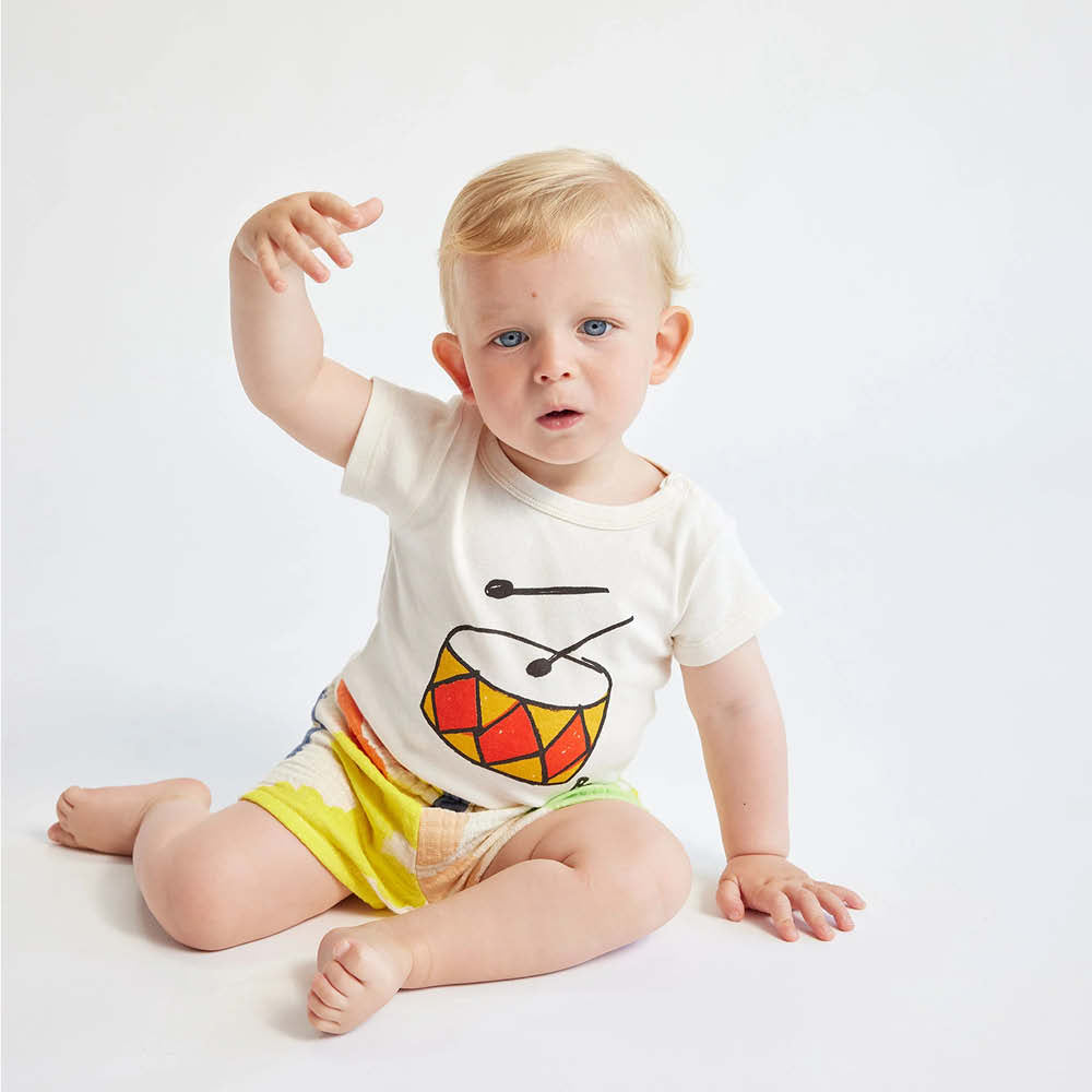Kurzärmliger Baby Body mit Trommel