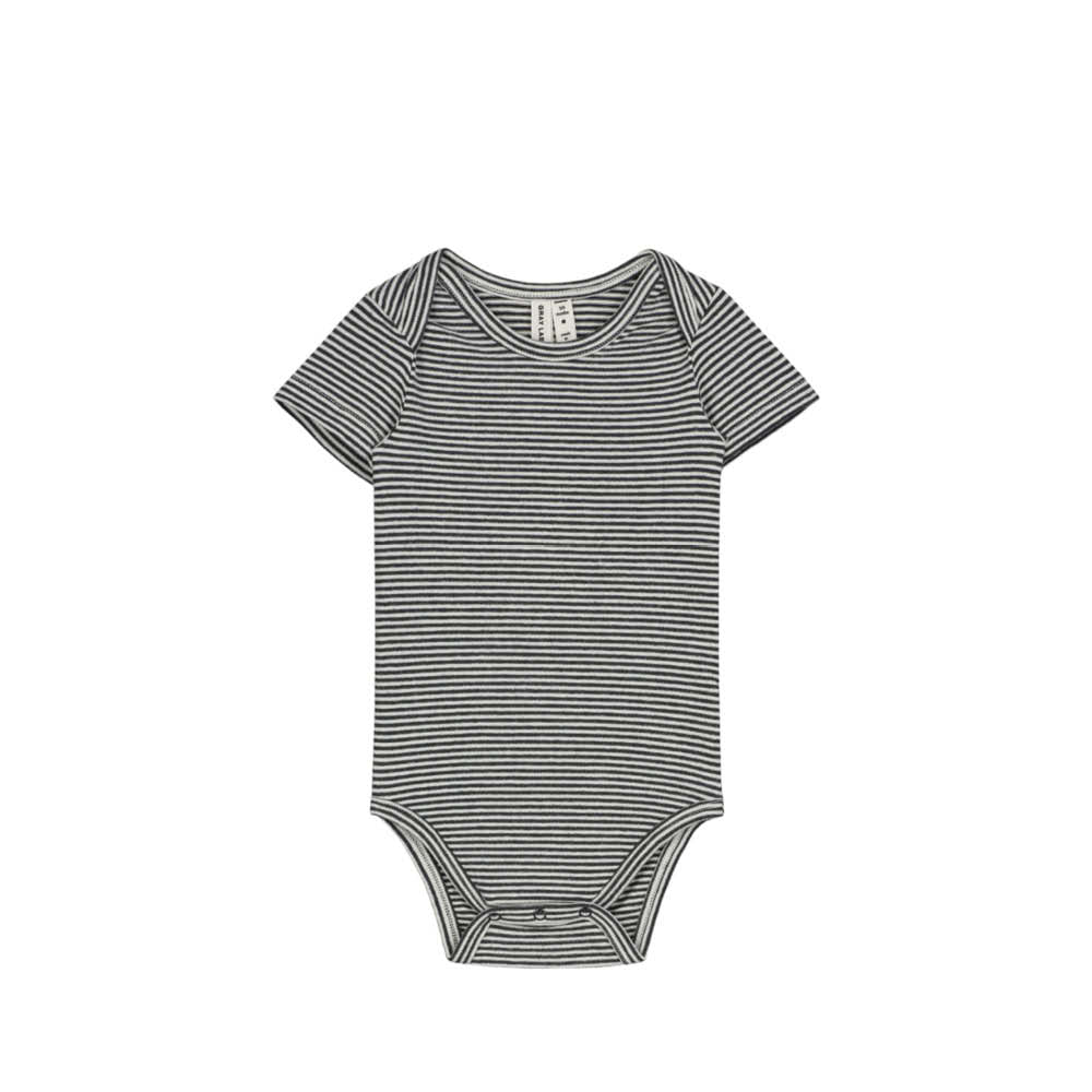 Kurzärmliger Baby Body in nearly black/cream