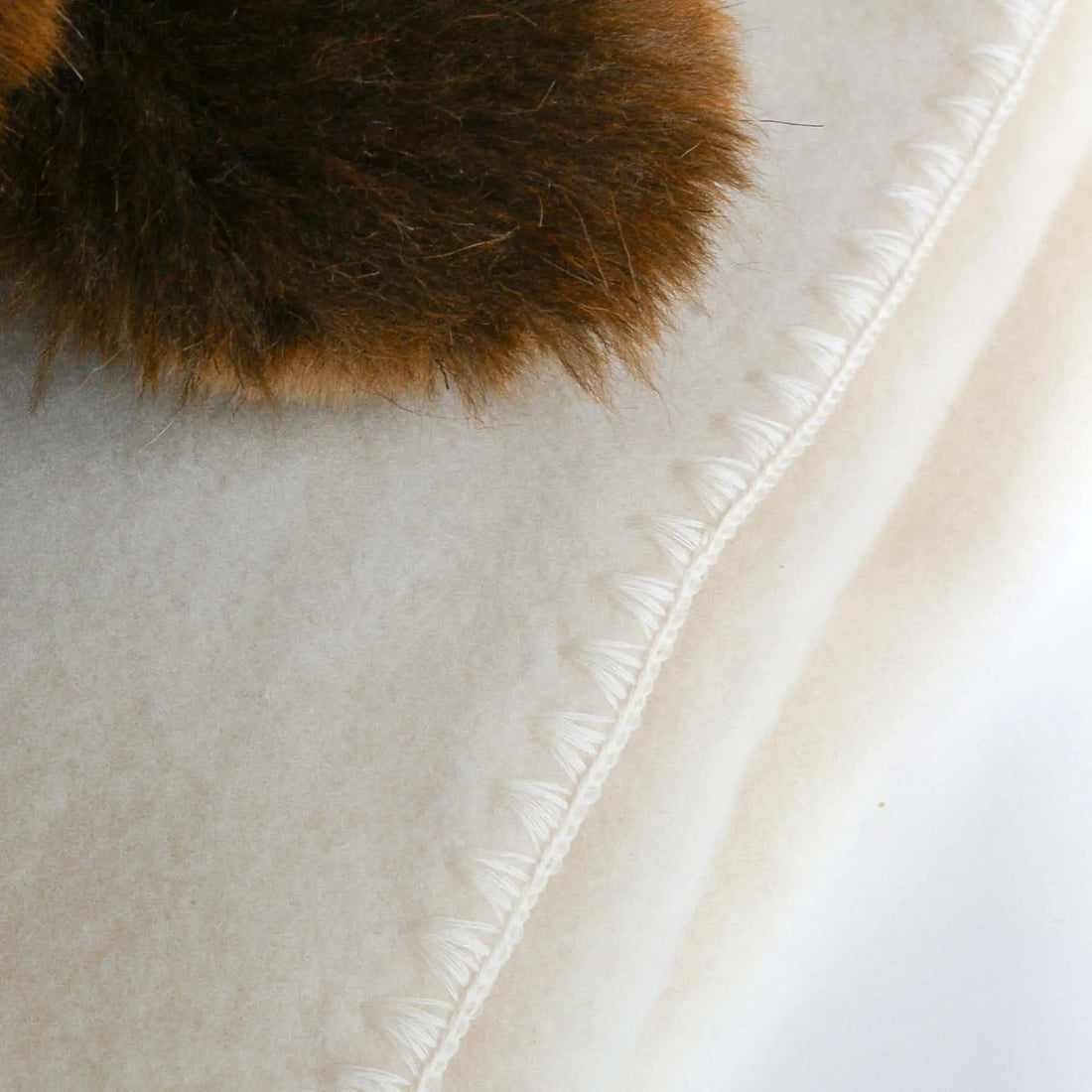 Babydecke aus Wolle in natur