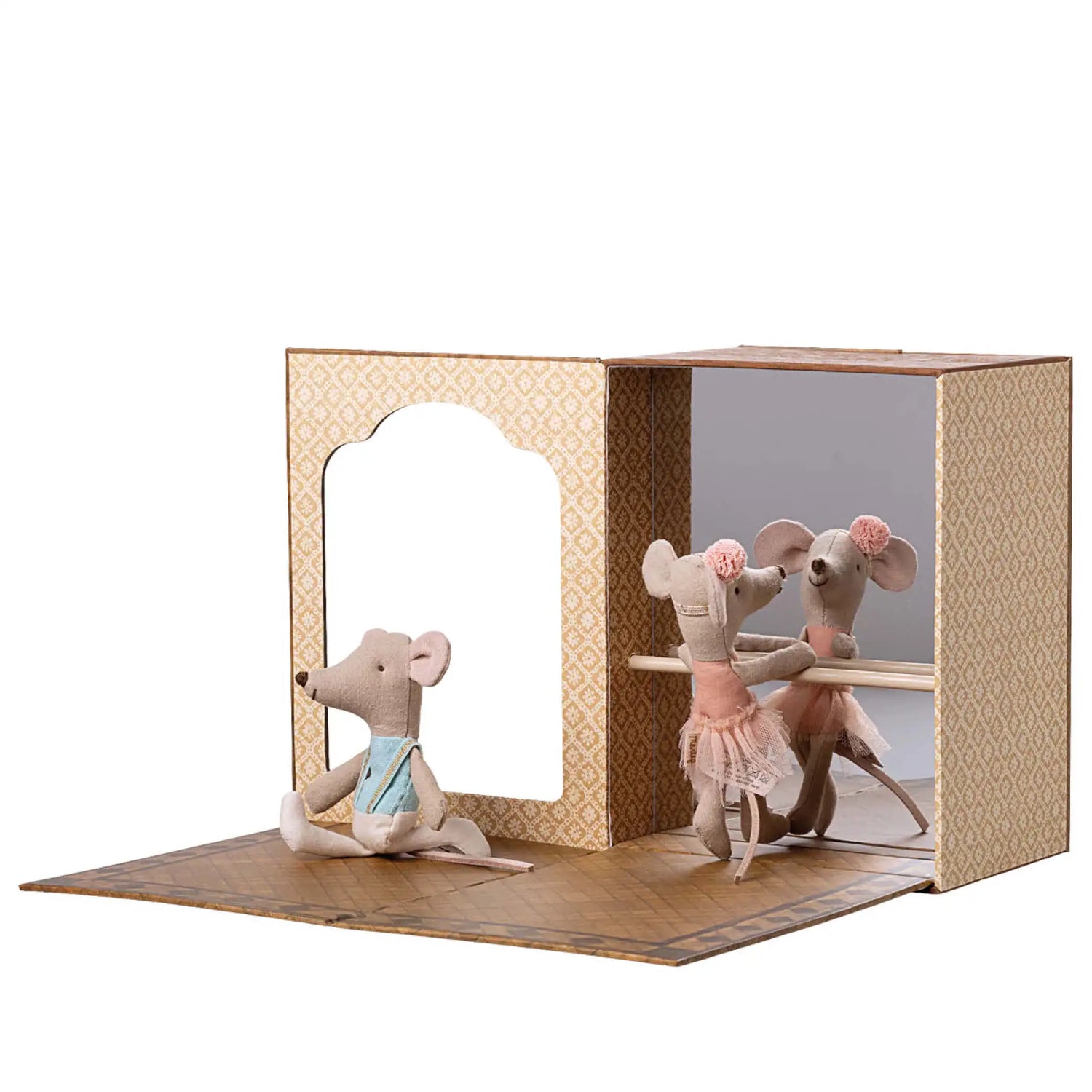 Kleine Ballettmäuse im Tanzstudio