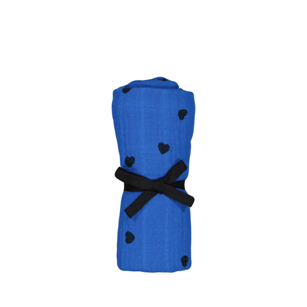 Musselin Swaddle Bianca in heart greek blue