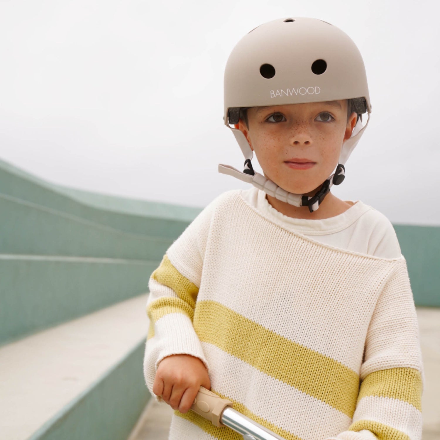 Kinder Eco Helm in sand