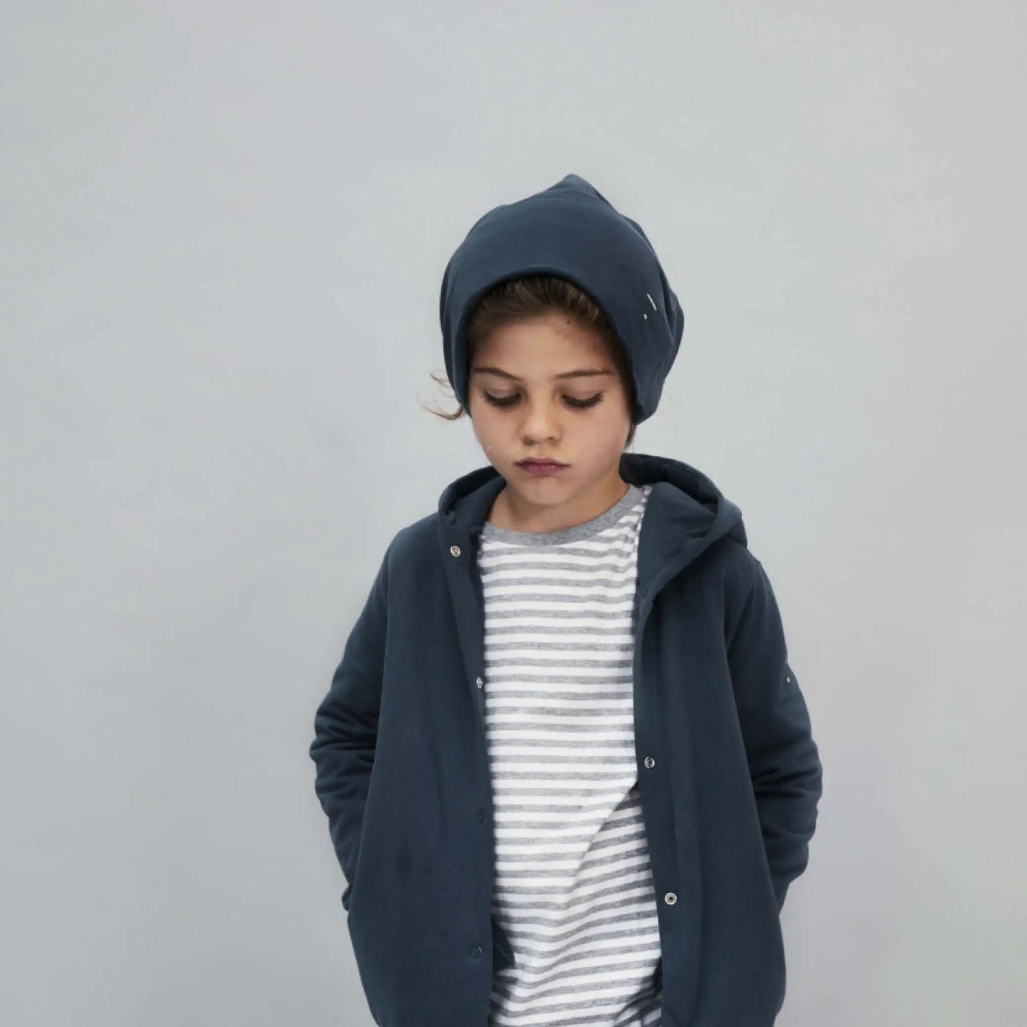 Bonnet in blue grey