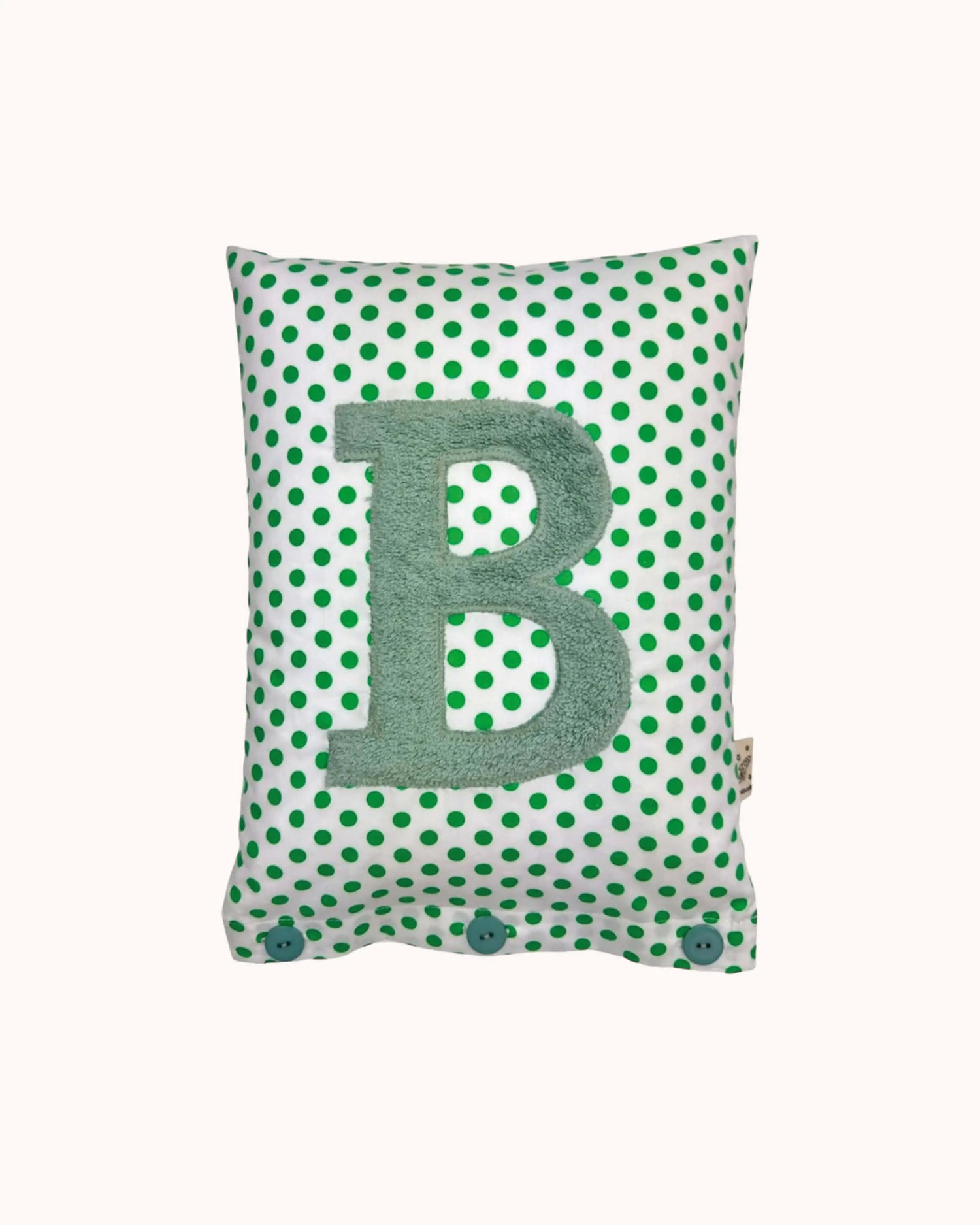 Buchstabenkissen Salbei auf Weiß mit grünen Punkten